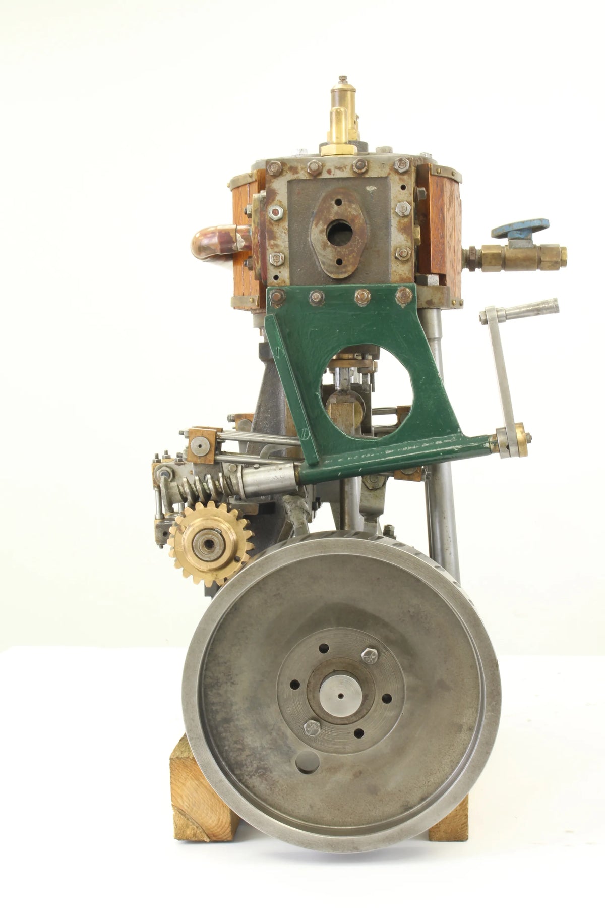 Leak compound engine