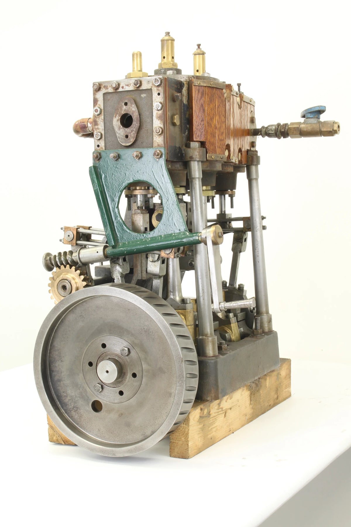 Leak compound engine