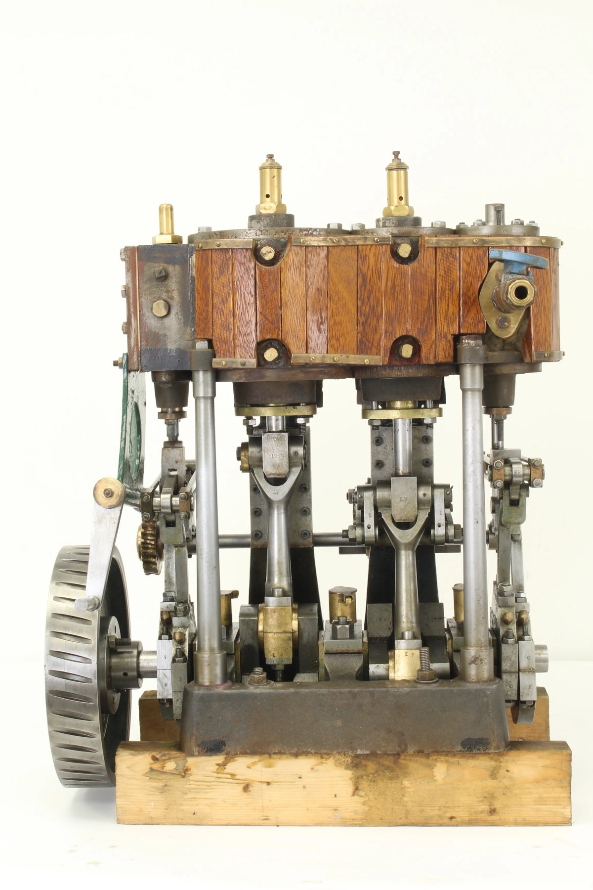 Leak compound engine