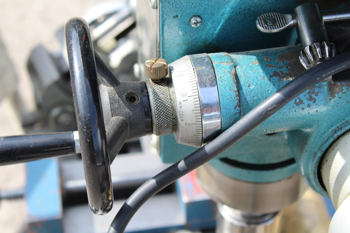 Heavy duty bench top milling machine with tooling