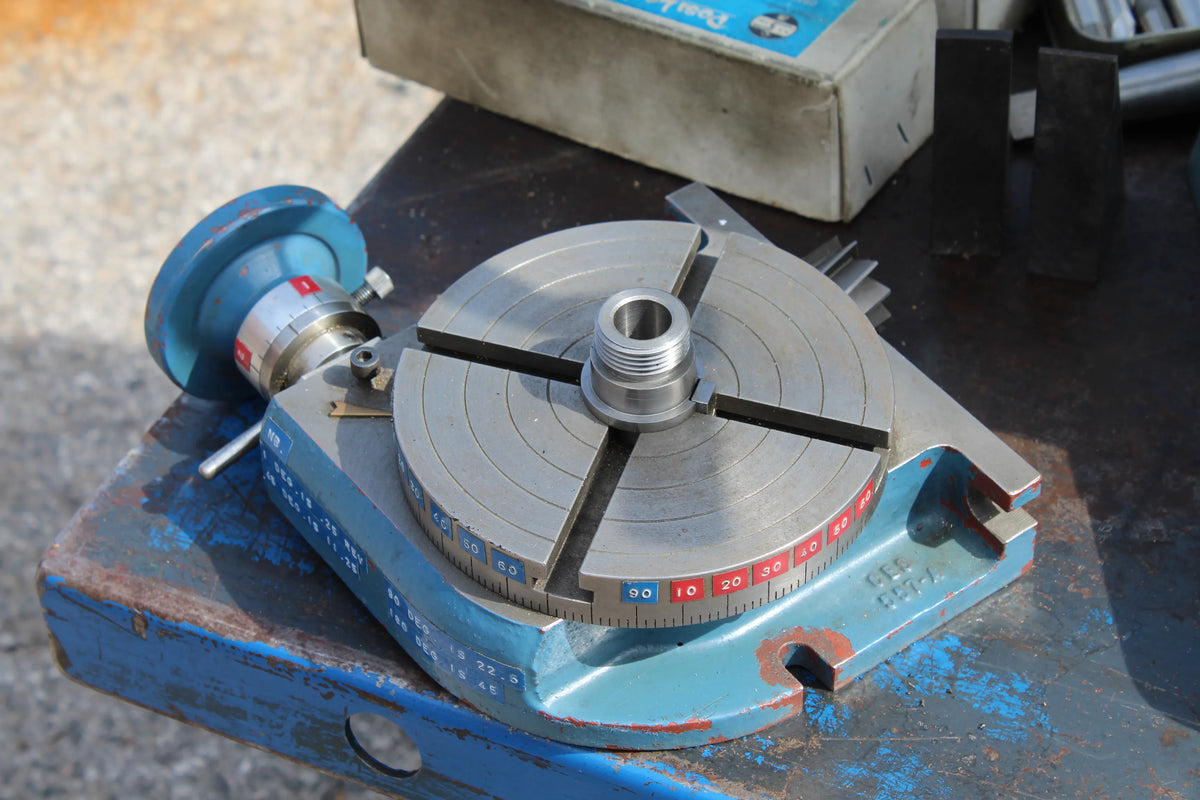 Heavy duty bench top milling machine with tooling