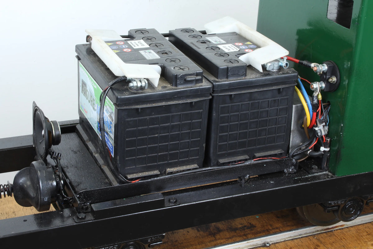 7 1/4 inch gauge battery-electric 0-4-0 with driving truck