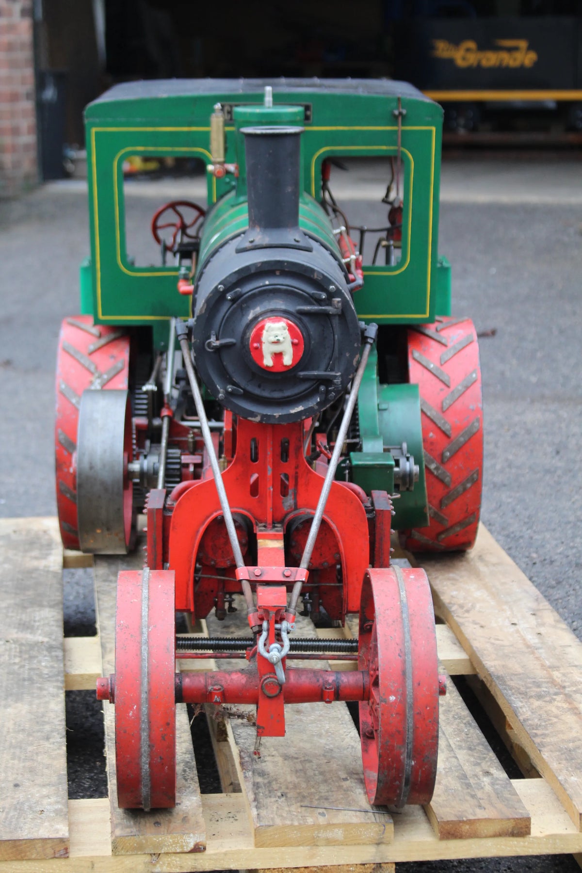 2 1/2 inch scale Avery undermount traction engine