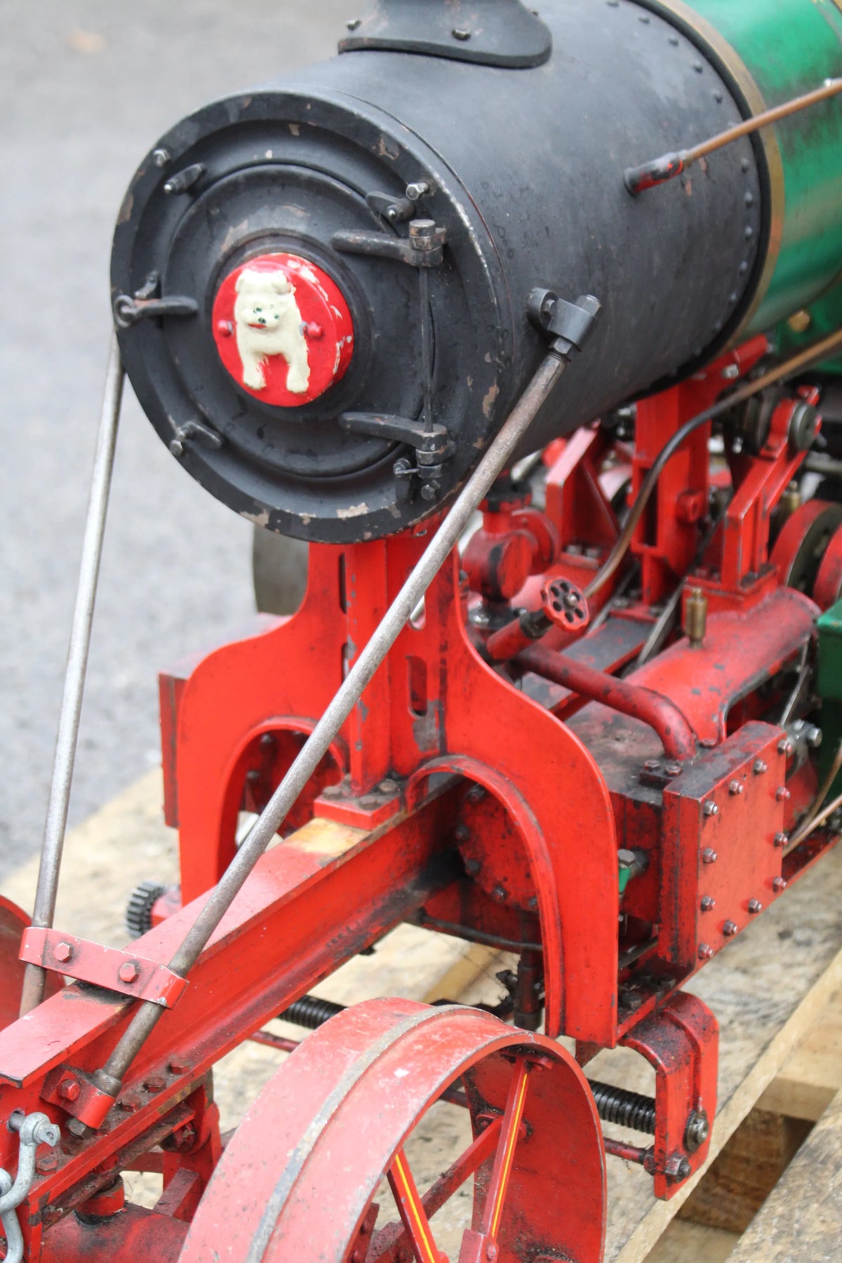 2 1/2 inch scale Avery undermount traction engine