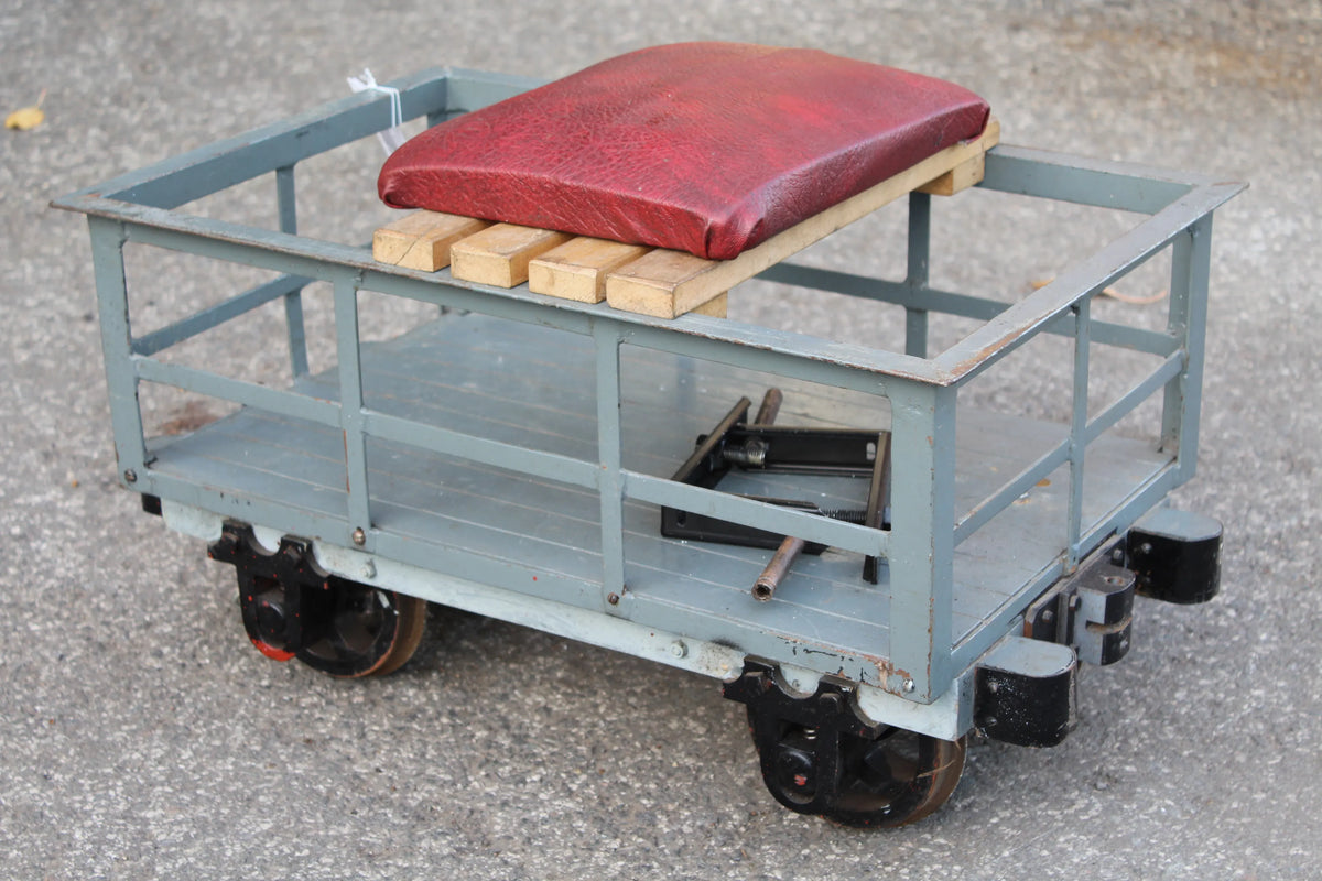 7 1/4 inch gauge Hunslet 0-4-0ST with slate wagon driving truck