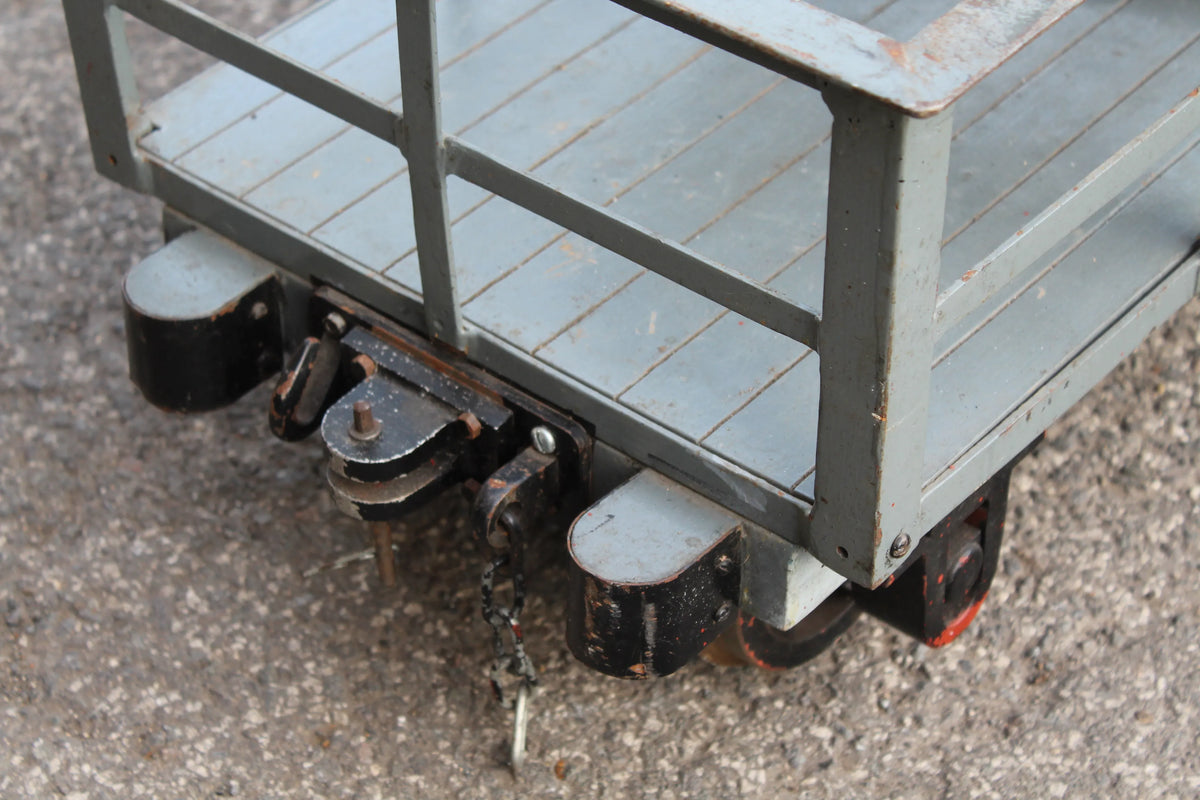 7 1/4 inch gauge Hunslet 0-4-0ST with slate wagon driving truck