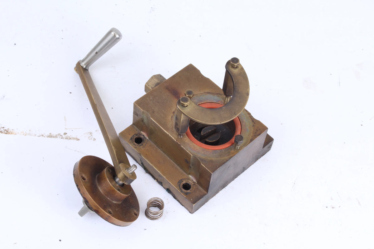 Narrow gauge backhead regulator assembly
