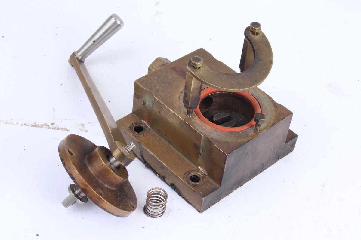 Narrow gauge backhead regulator assembly