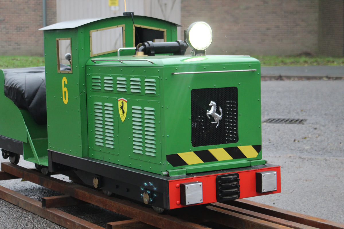 7 1/4 inch gauge petrol-hydraulic shunter with ride-in tender