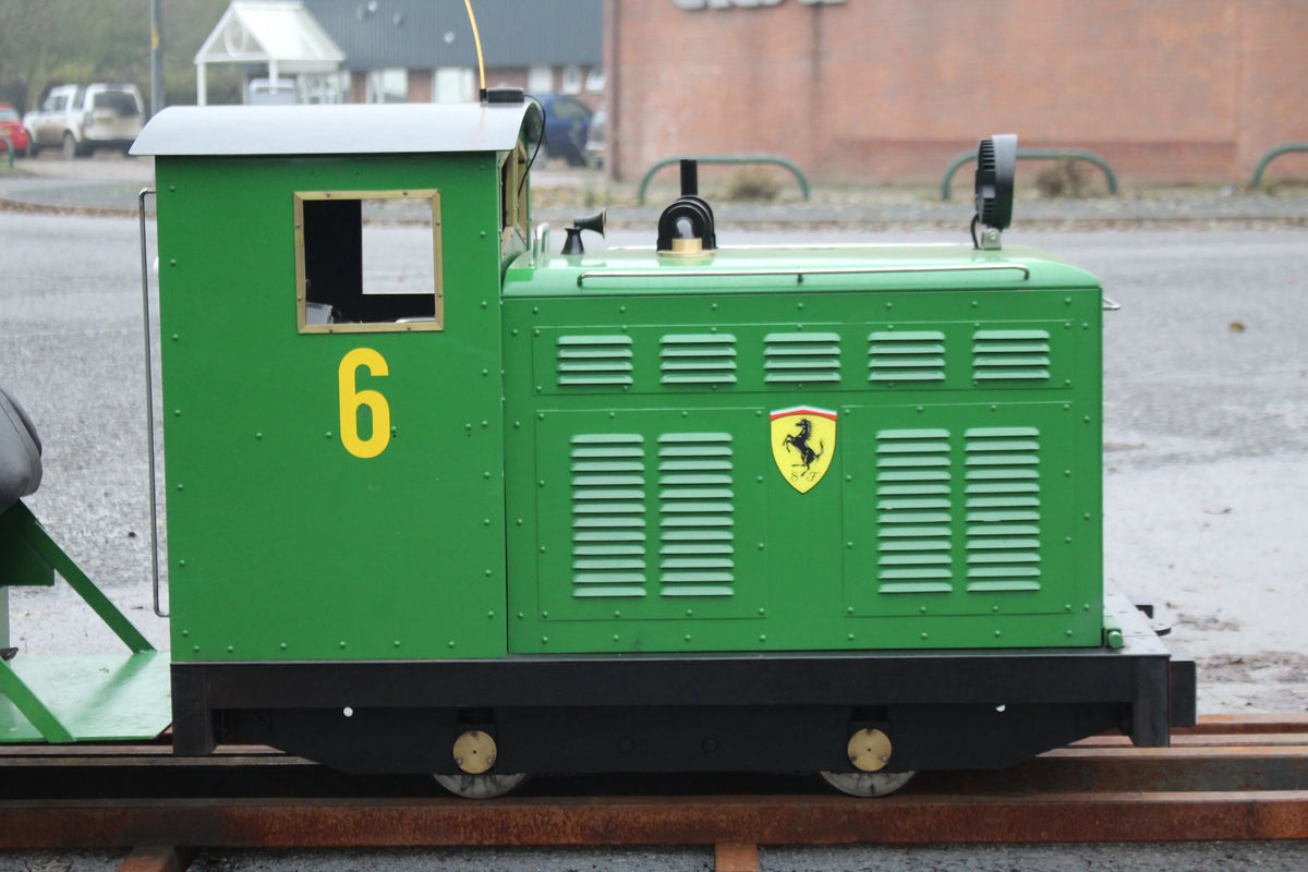 7 1/4 inch gauge petrol-hydraulic shunter with ride-in tender