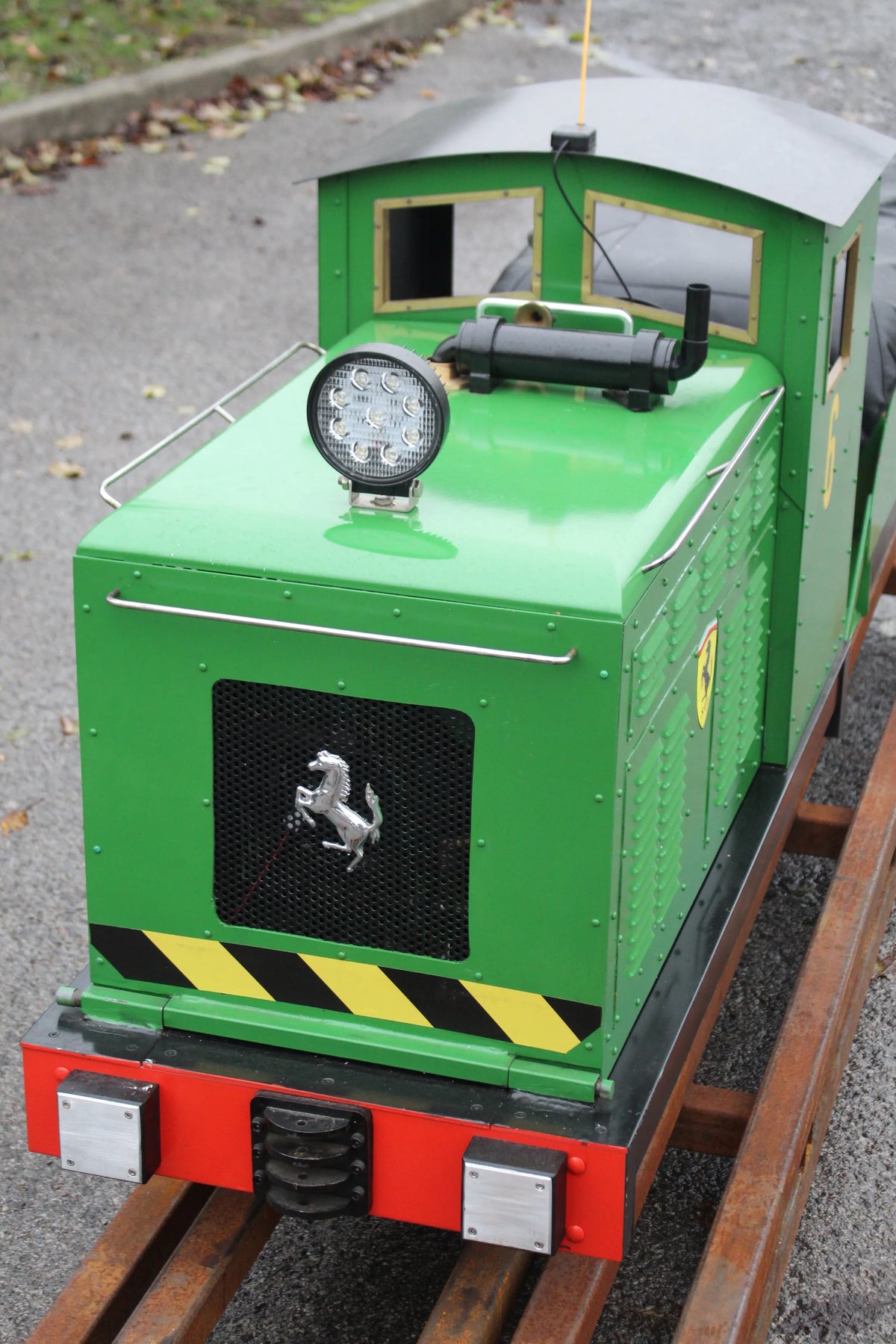 7 1/4 inch gauge petrol-hydraulic shunter with ride-in tender