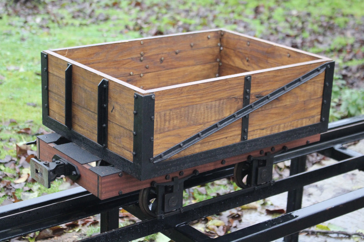 7 1/4 inch narrow gauge four-wheel wagon
