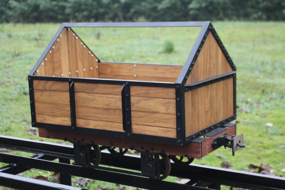 7 1/4 inch narrow gauge four-wheel wagon