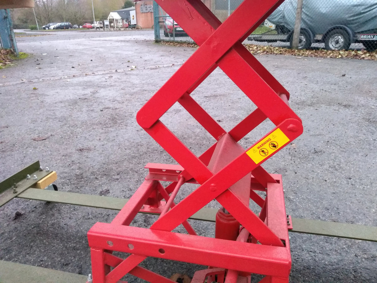 Hydraulic lift bench