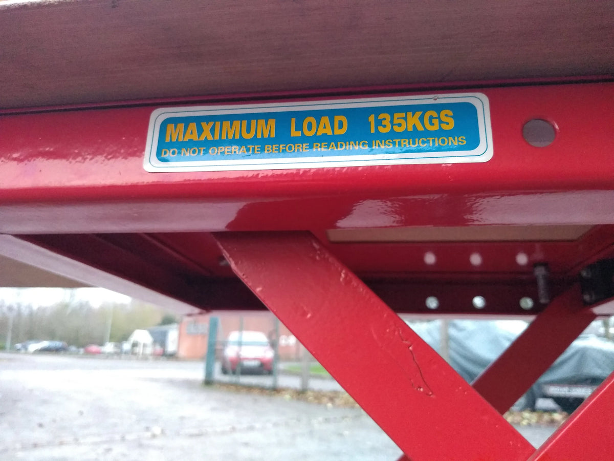 Hydraulic lift bench