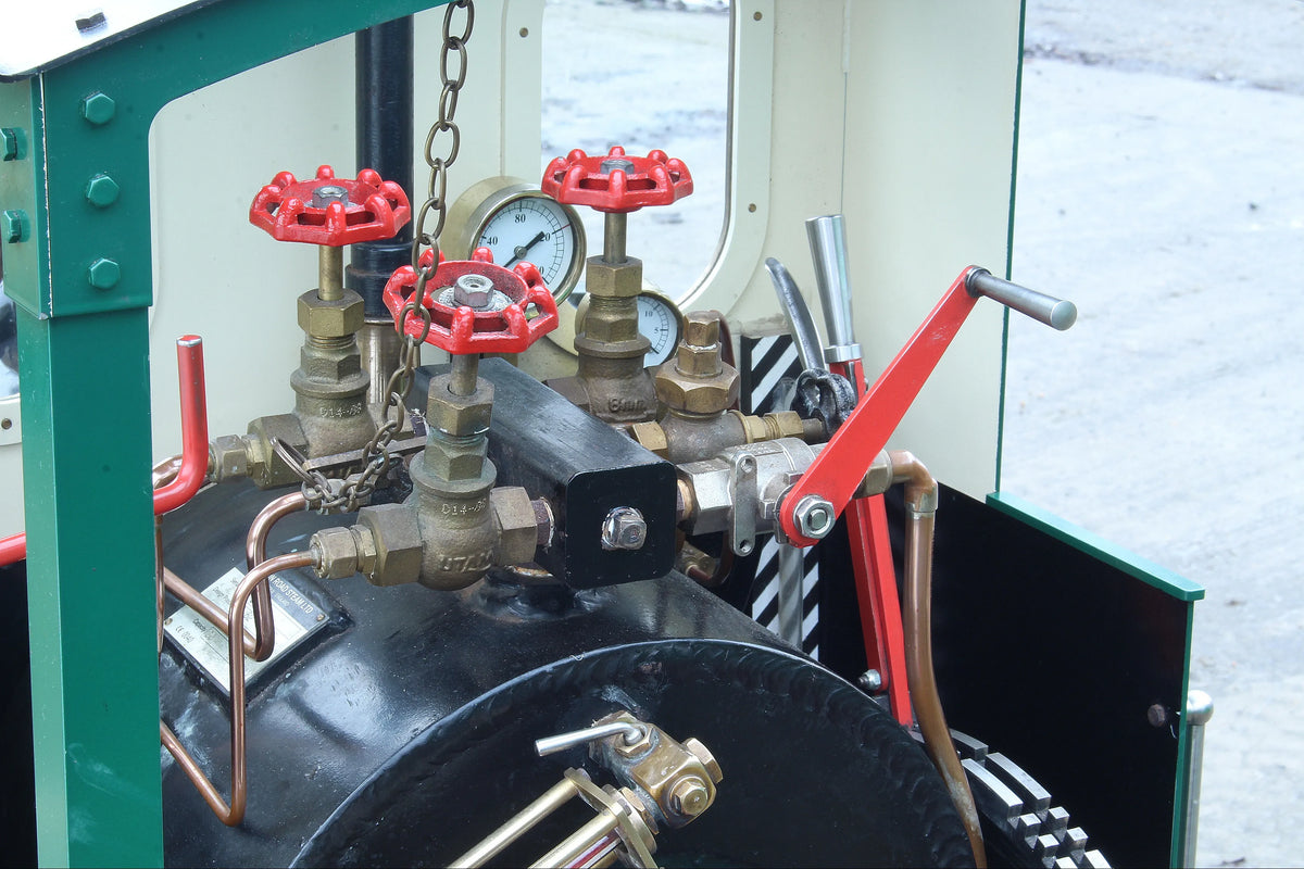 7 1/4 inch gauge Feldbahn 0-6-0 with tender