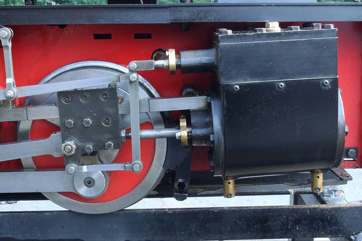 7 1/4 inch gauge Feldbahn 0-6-0 with tender
