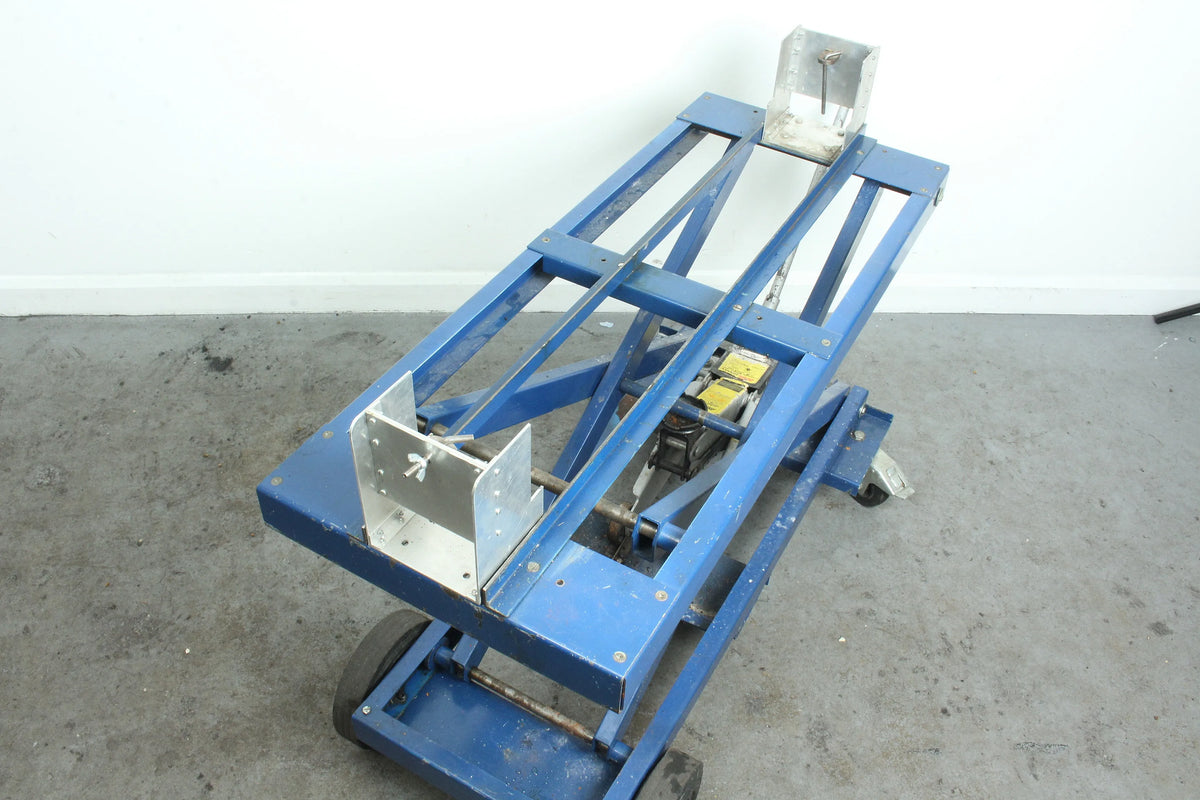 Scissor-lift table for 5 inch gauge locomotive