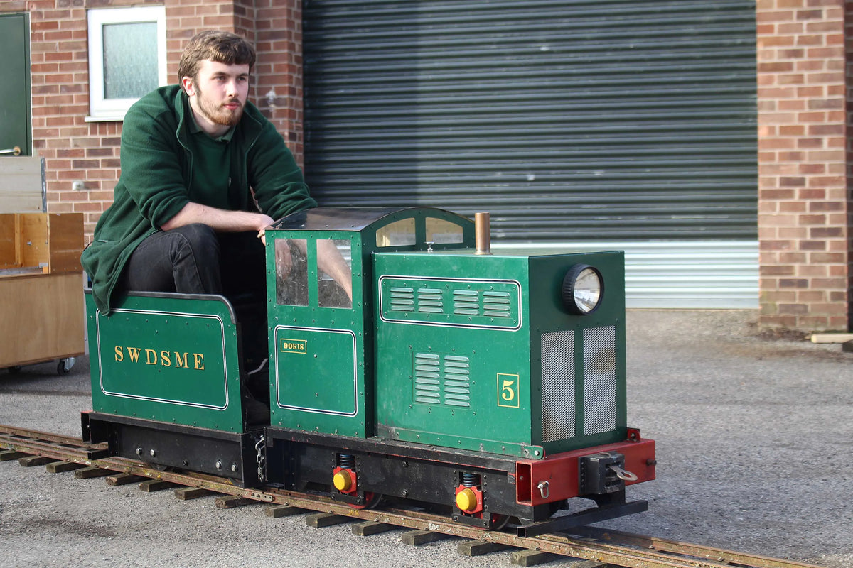 7 1/4 inch narrow gauge diesel-hydraulic 0-4-0 shunter