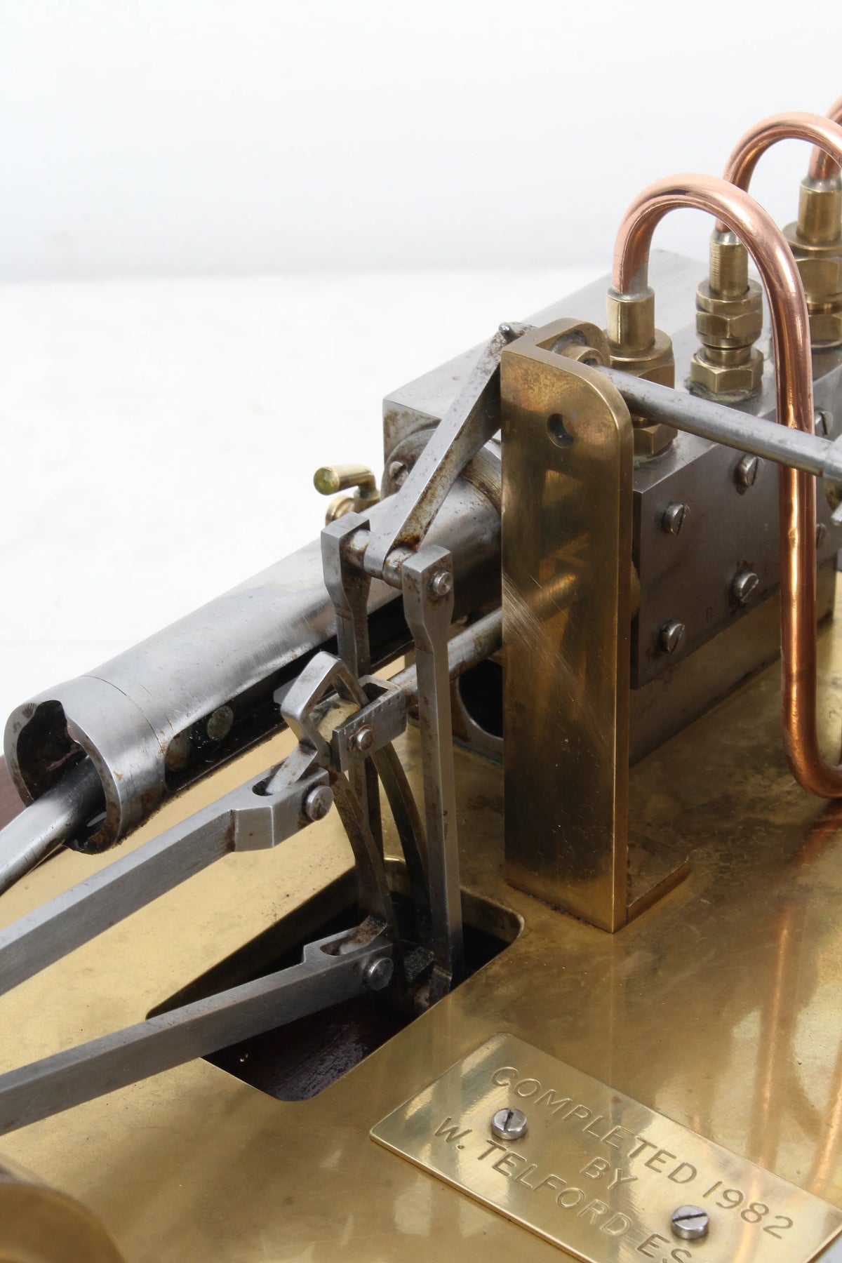 Twin cylinder horizontal mill engine with reversing gear