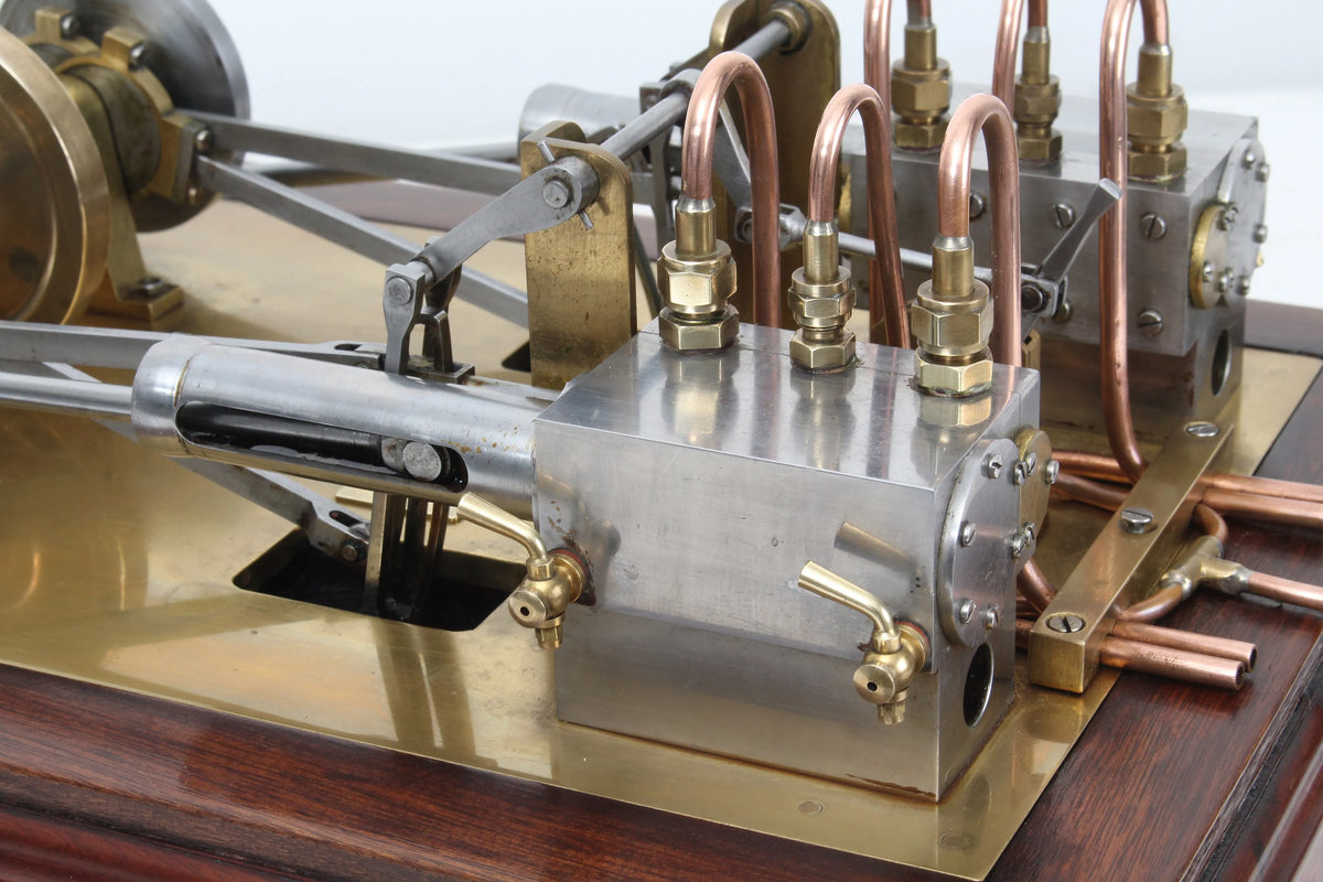 Twin cylinder horizontal mill engine with reversing gear