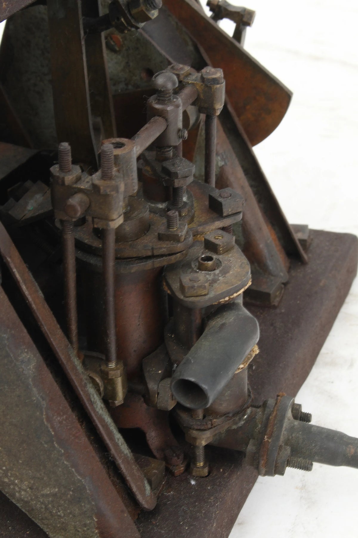 Compound diagonal engine