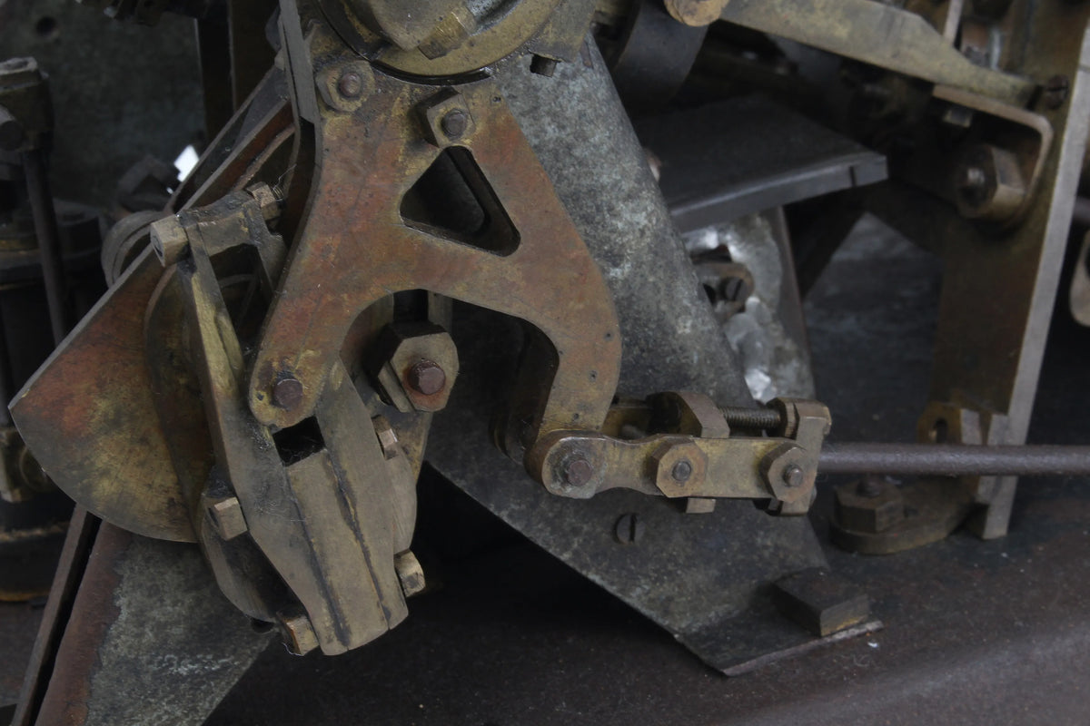 Compound diagonal engine