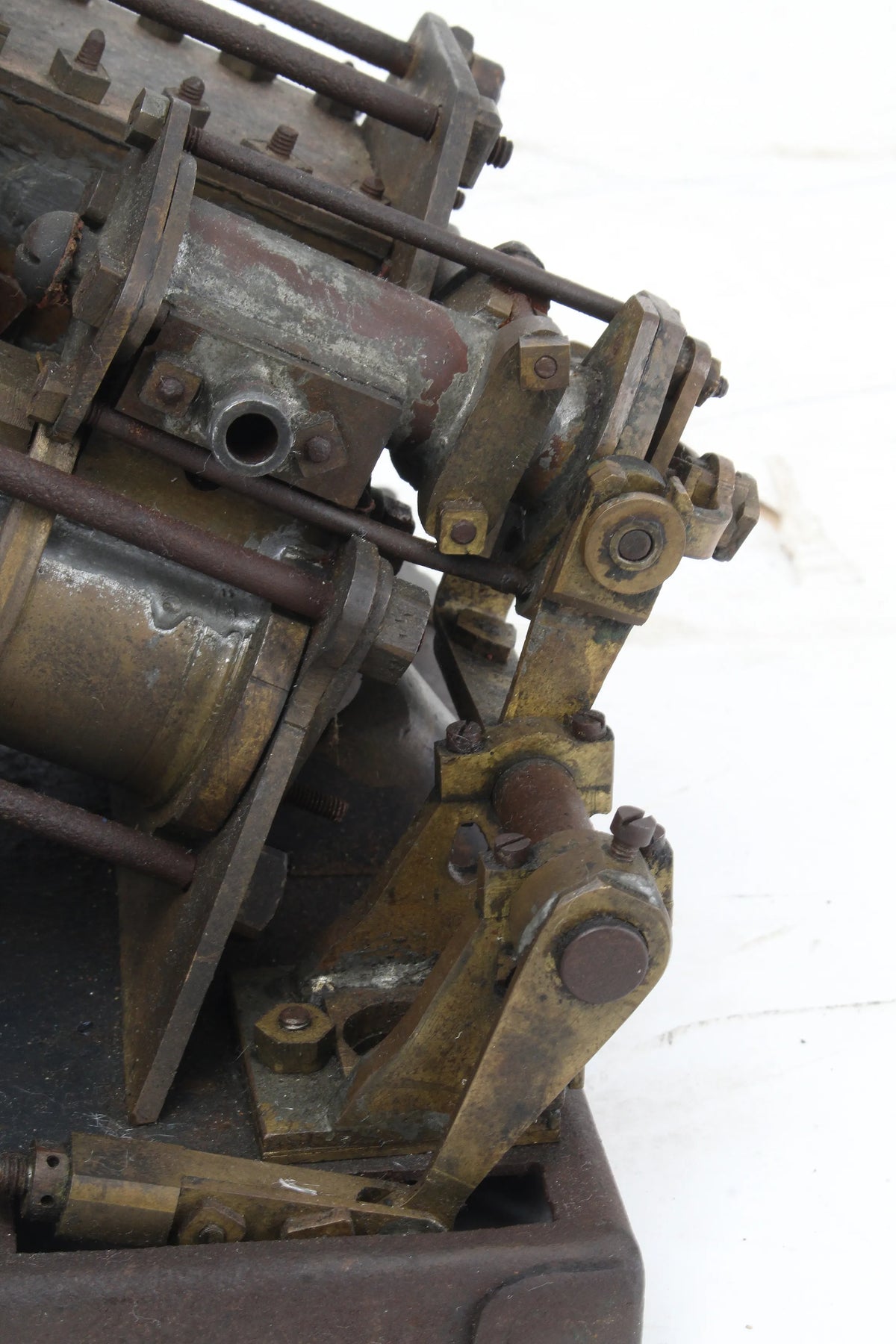 Compound diagonal engine