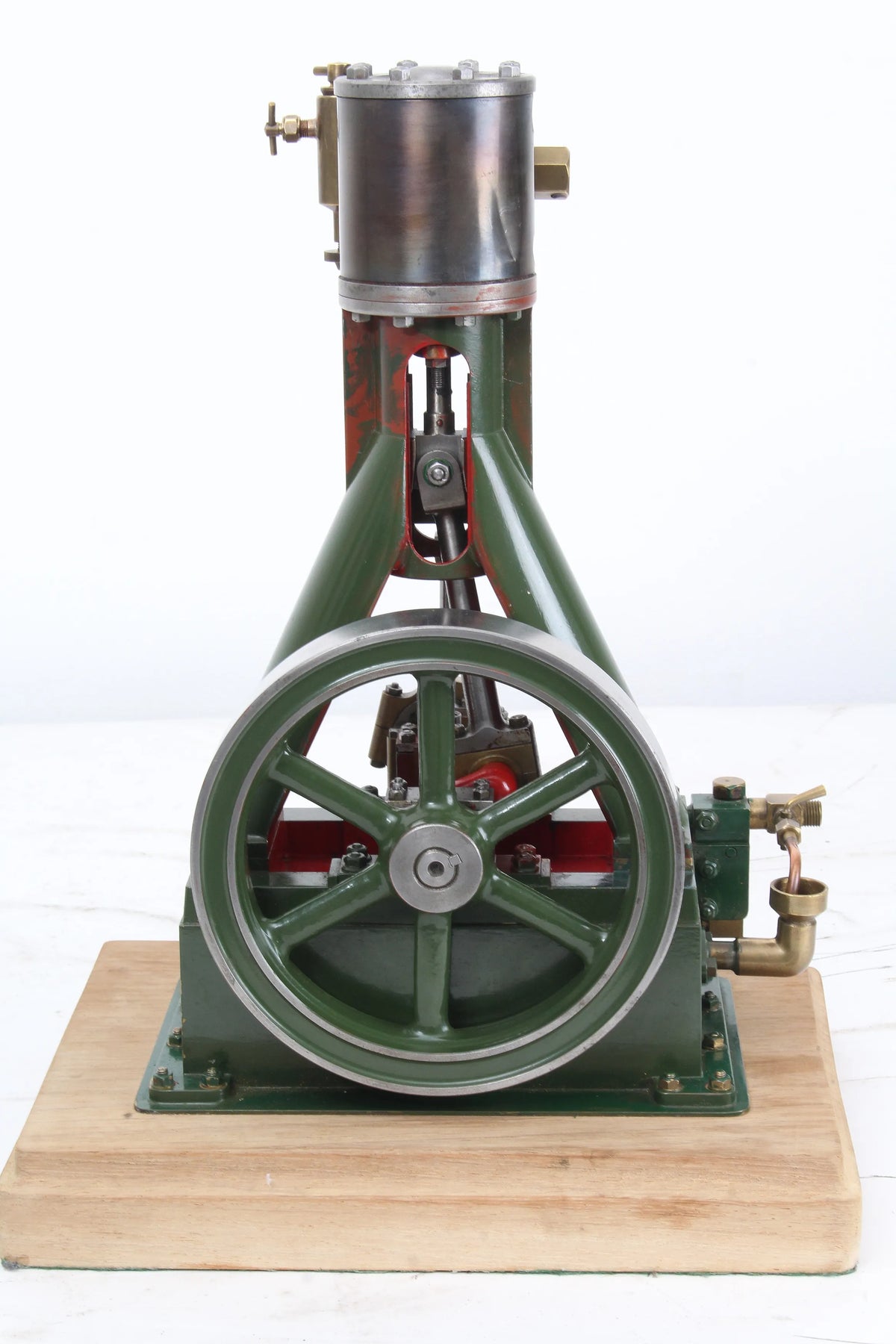 Large single cylinder vertical steam engine