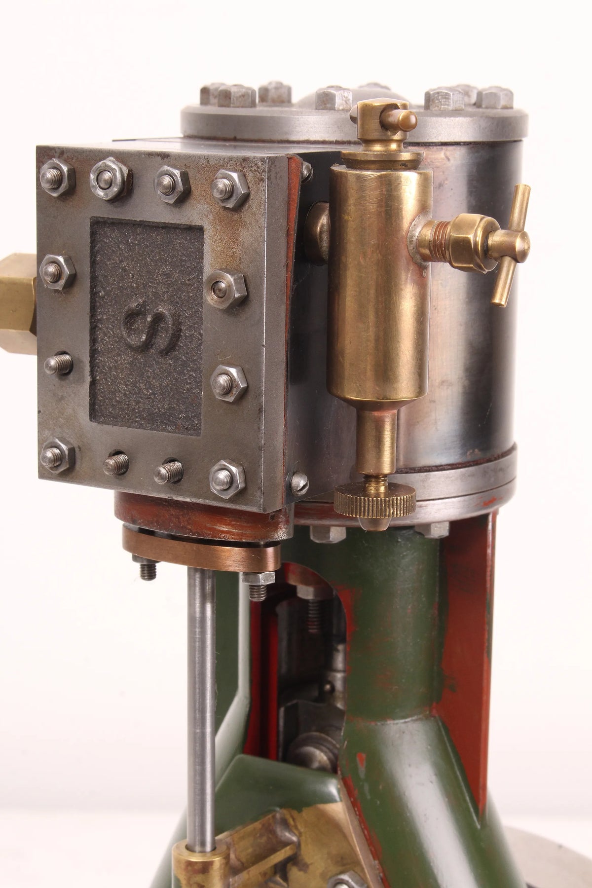 Large single cylinder vertical steam engine