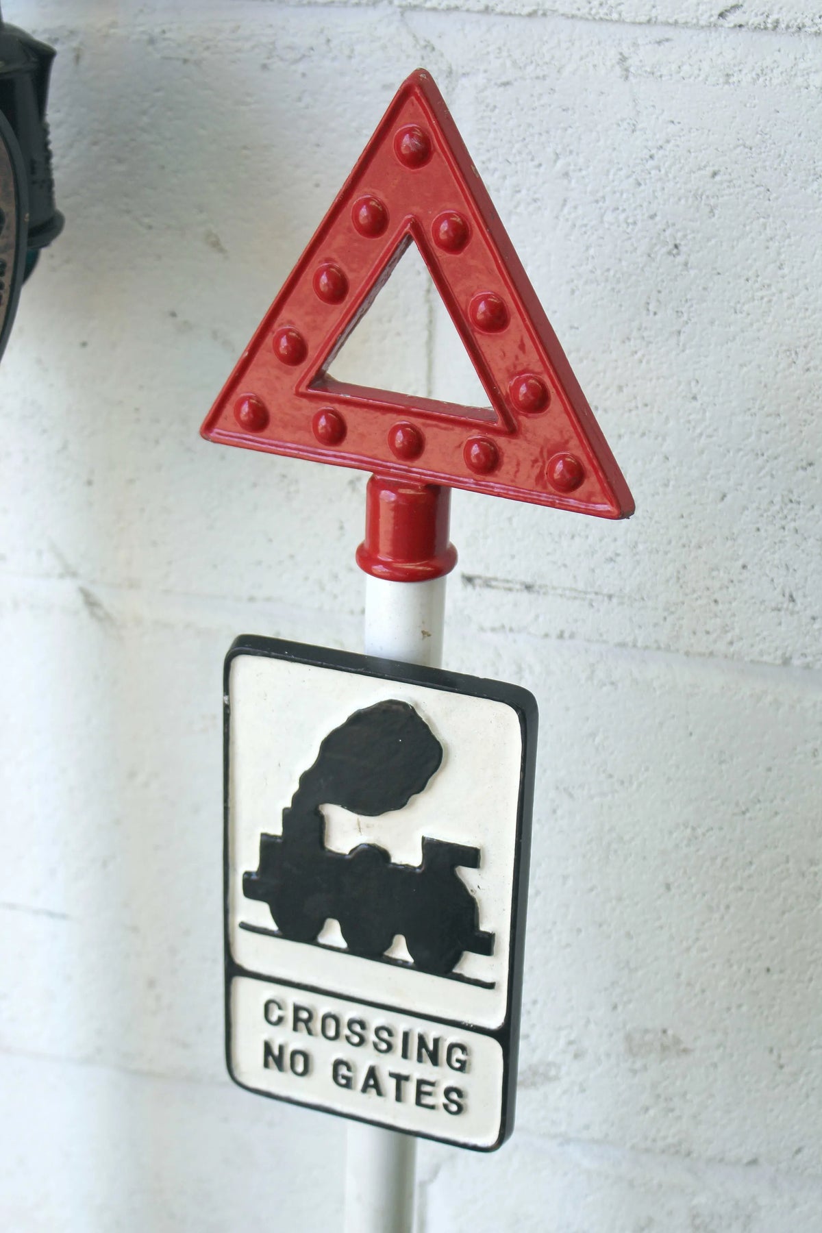 Lower quadrant home signal & various cast signs - Stock code 8487