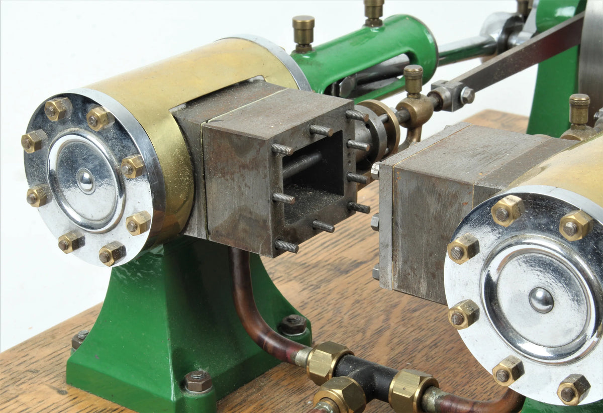 Large twin cylinder mill engine