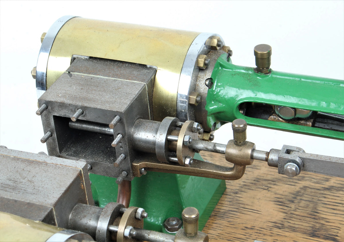Large twin cylinder mill engine