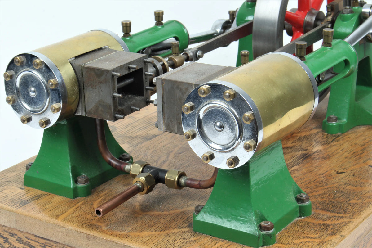 Large twin cylinder mill engine