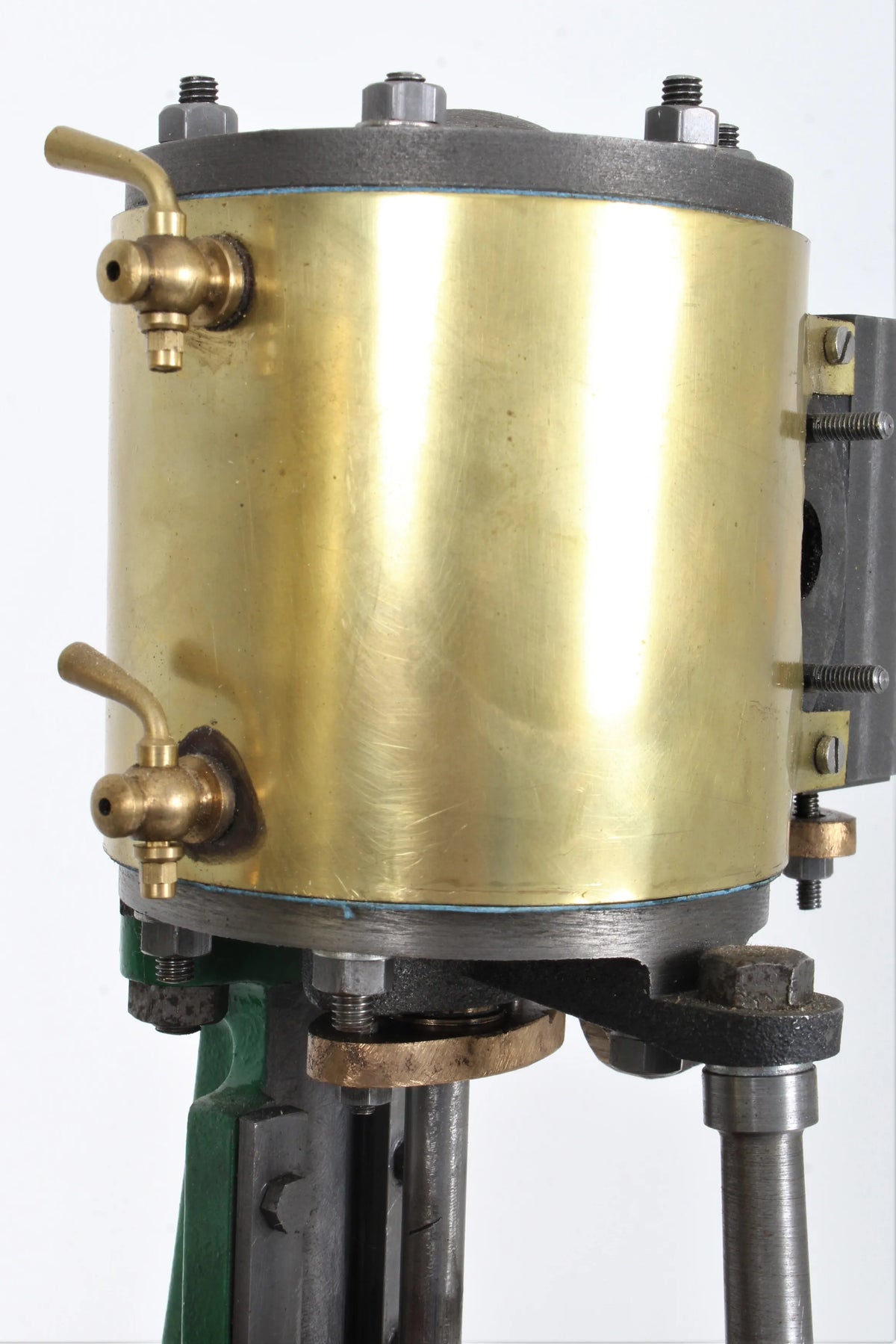 Twin Stuart No.1 vertical engines on base