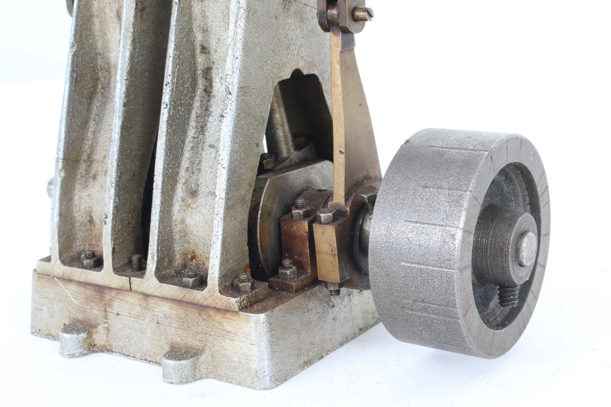 Twin cylinder vertical engine