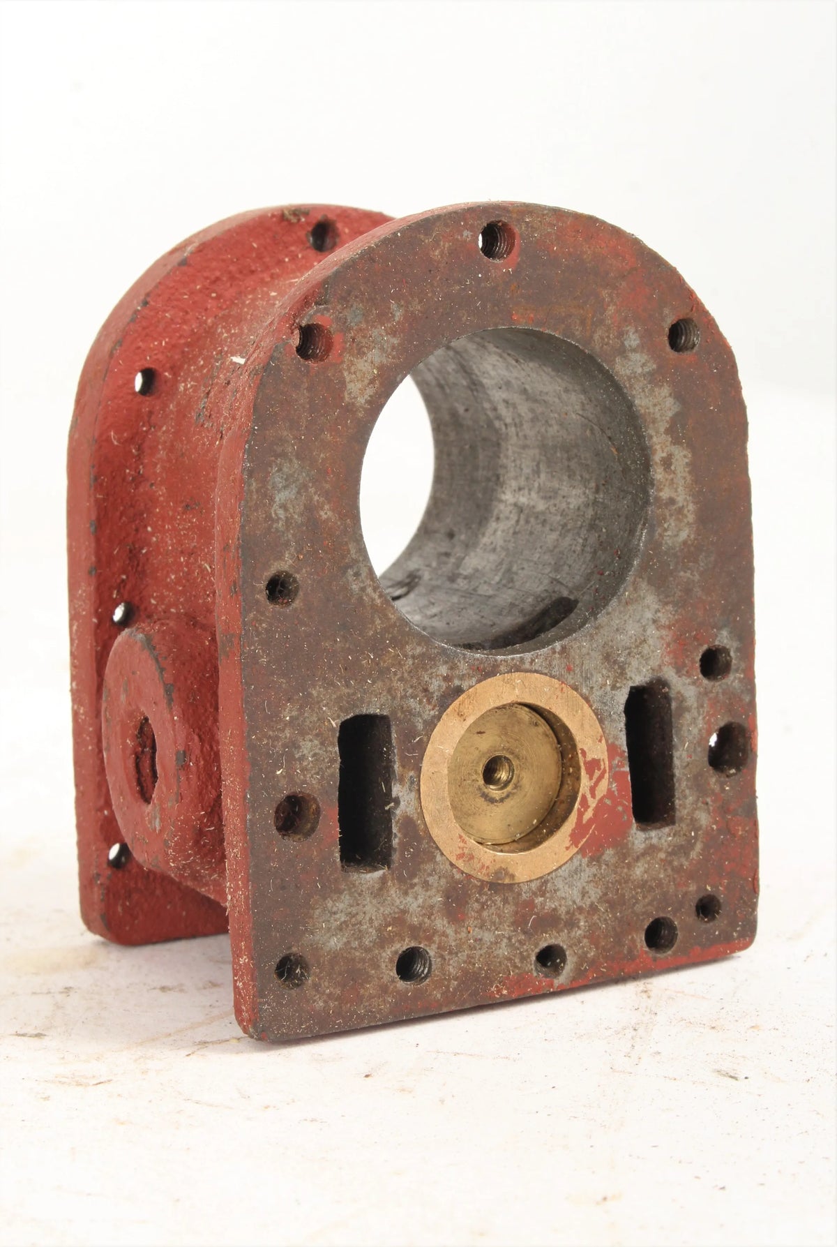 Enclosed vertical engine for restoration