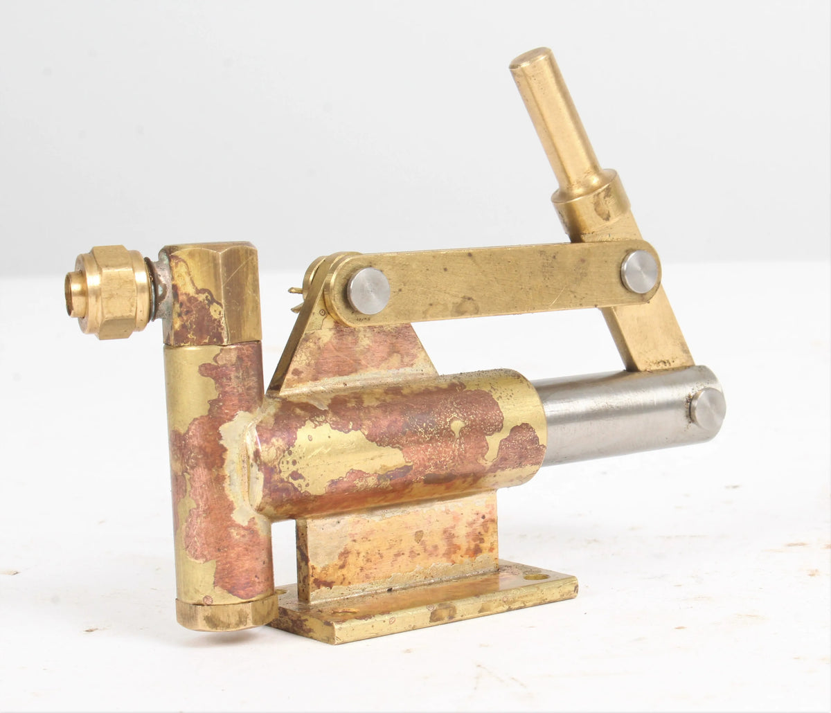 Hand pump