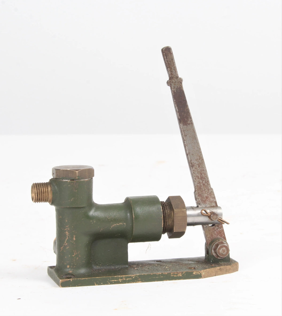 Hand pump