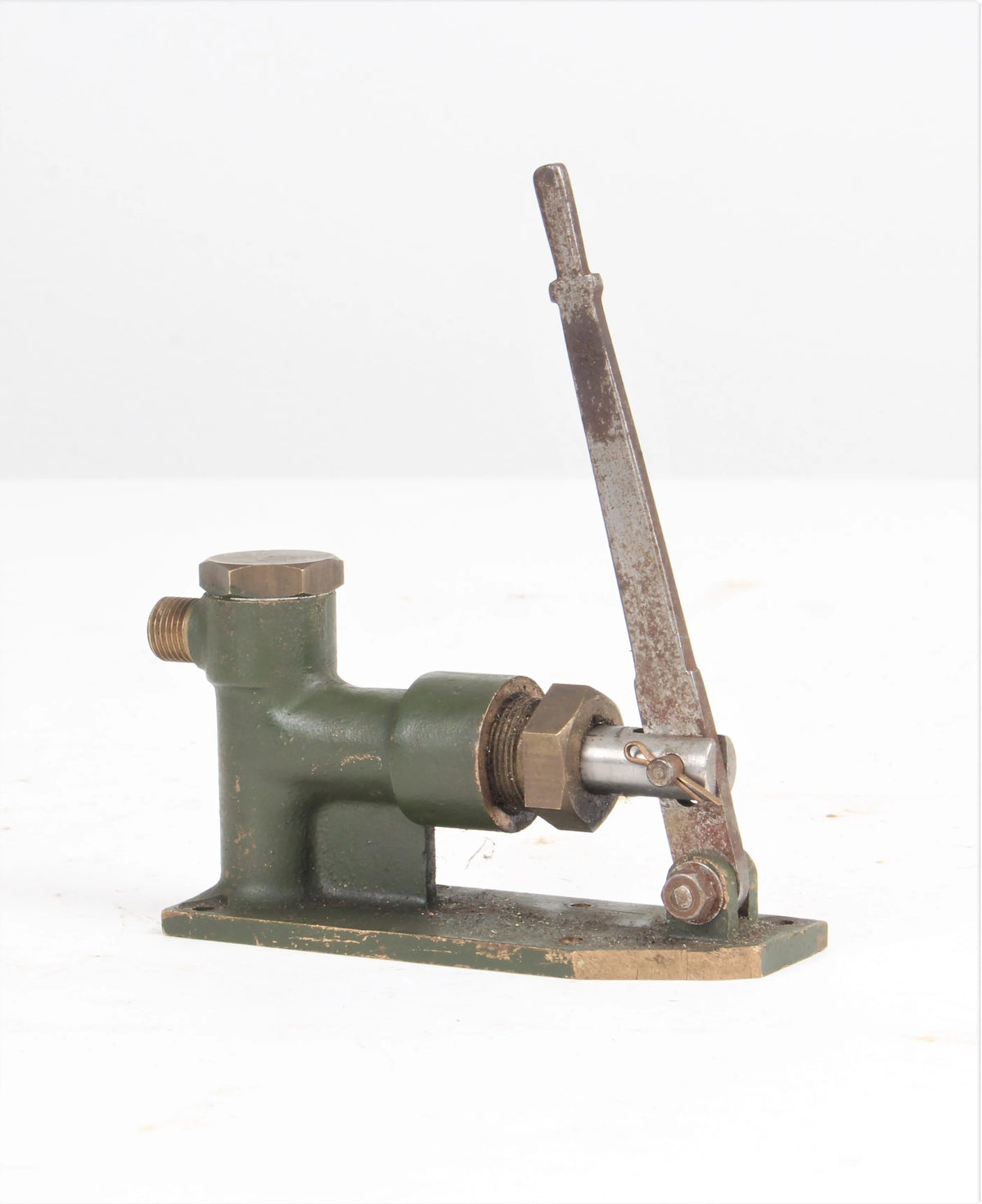 Hand pump