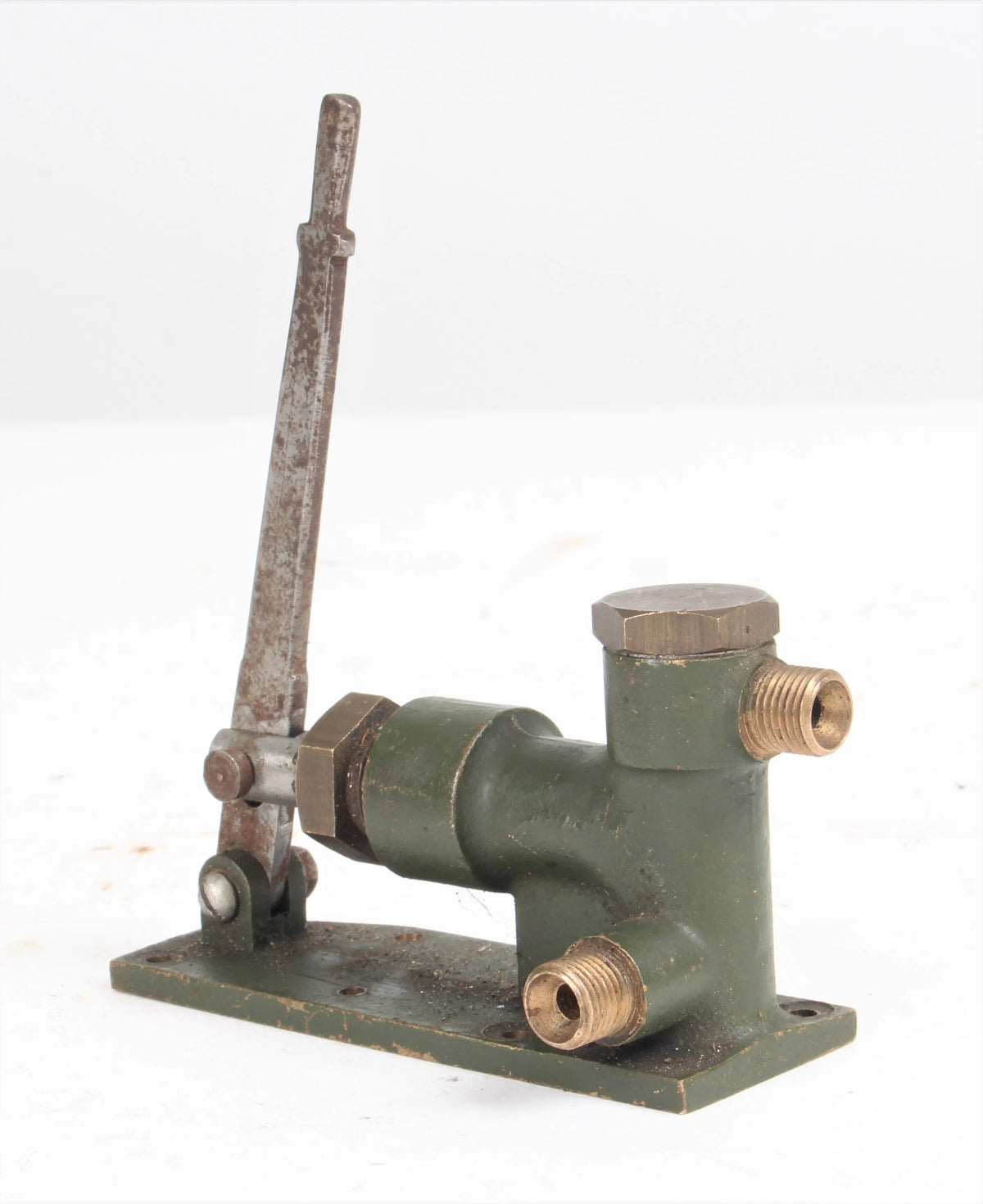 Hand pump