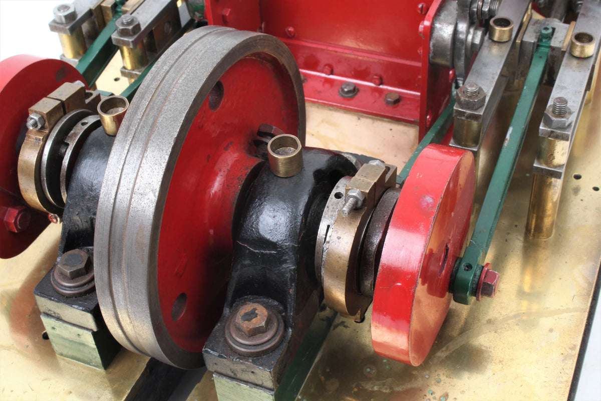 Scratch-built twin cylinder mill engine