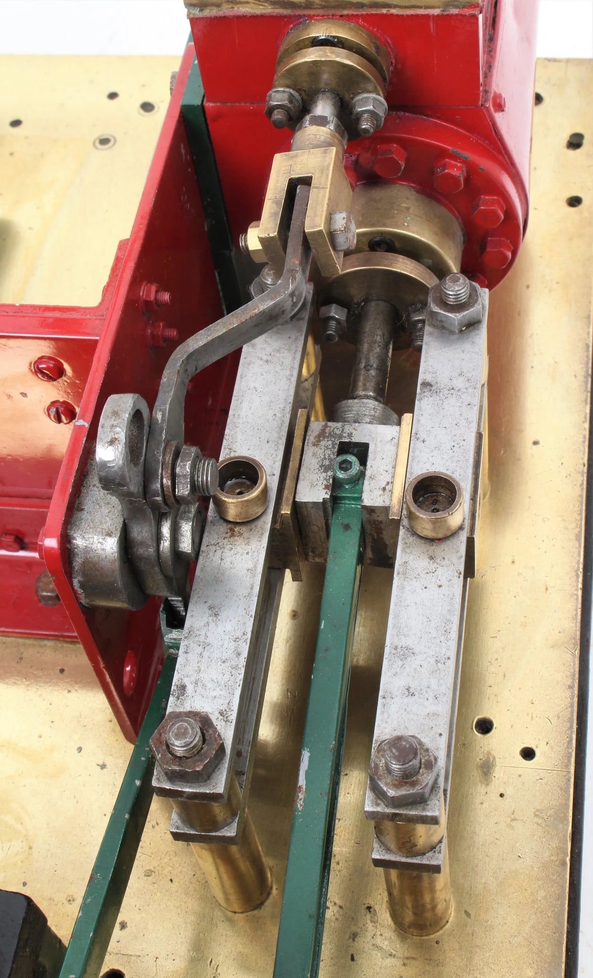 Scratch-built twin cylinder mill engine