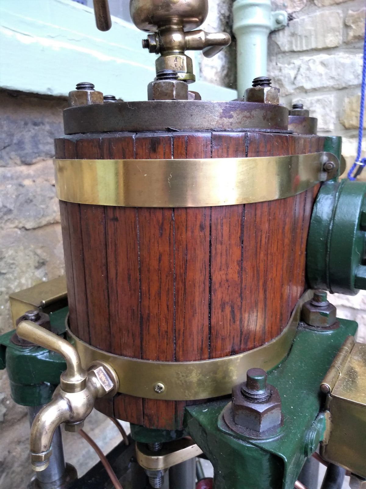 Drysdale vertical engine with reversing gear