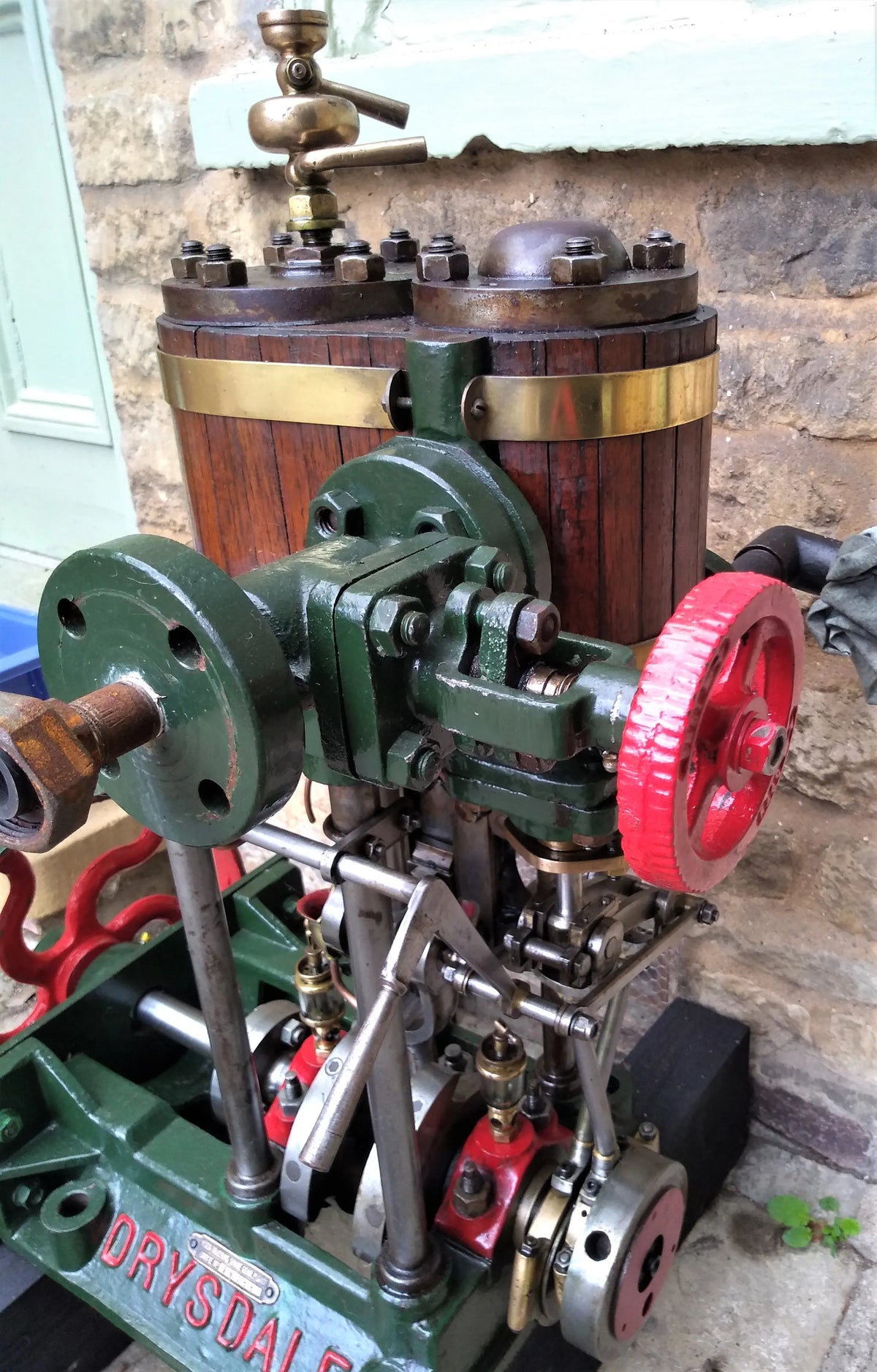 Drysdale vertical engine with reversing gear