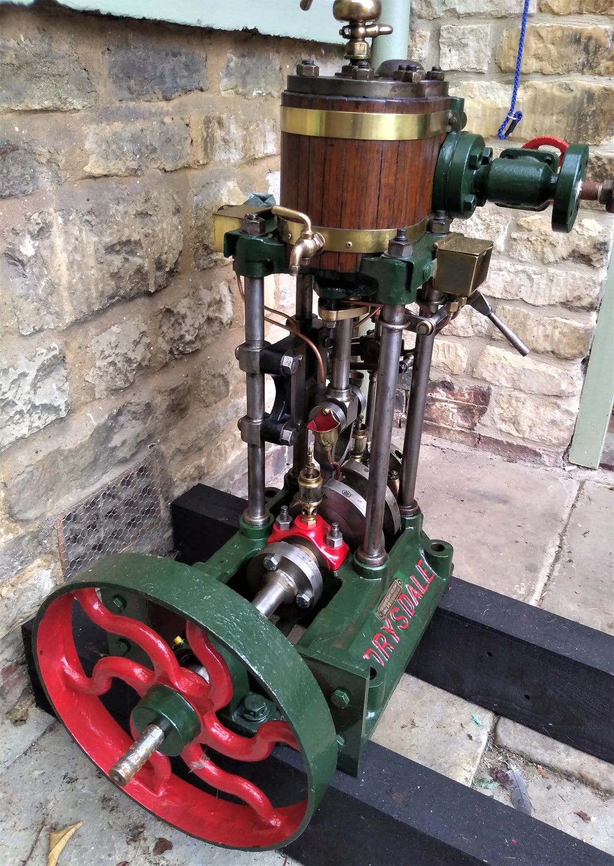 Drysdale vertical engine with reversing gear