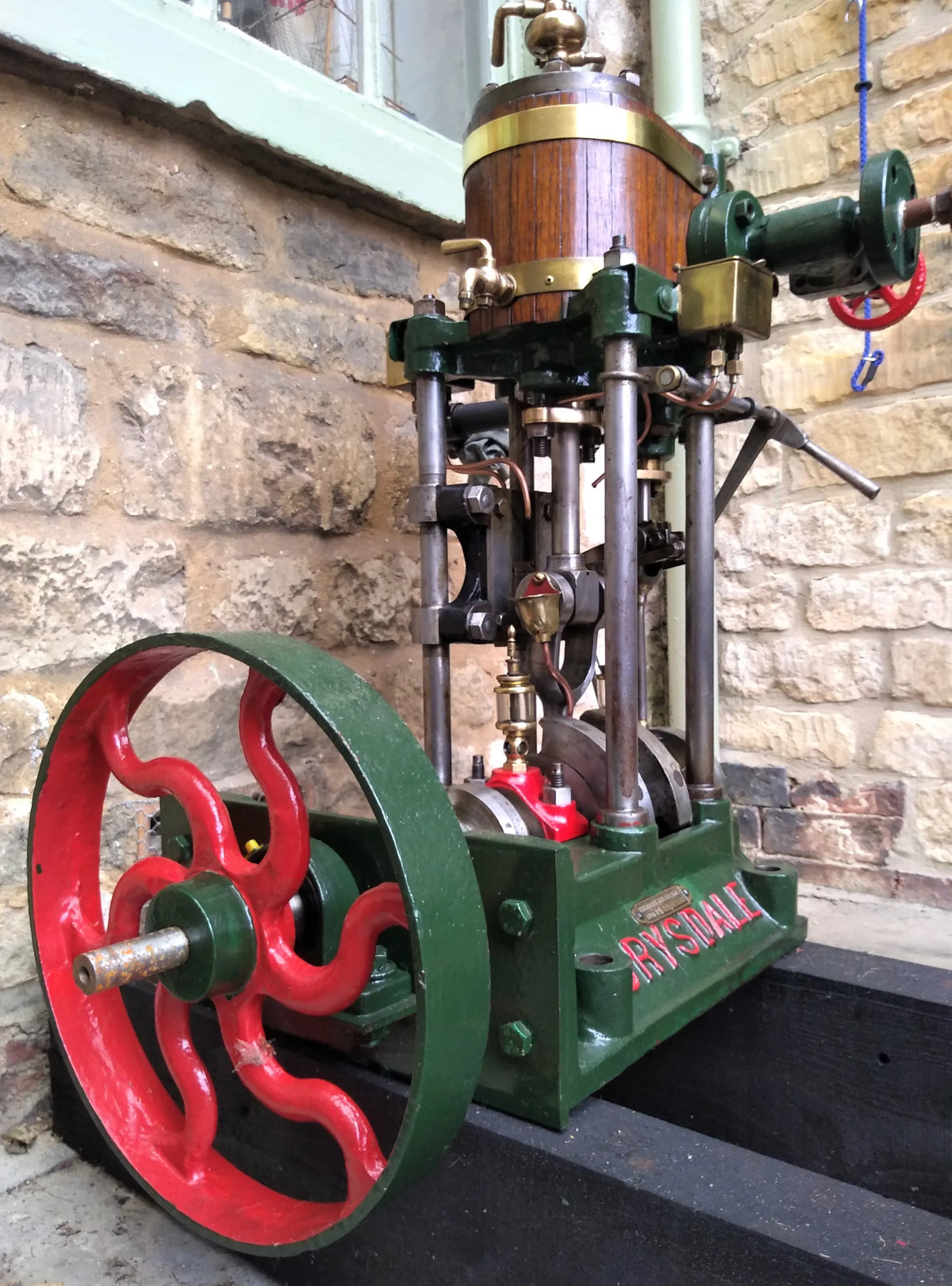 Drysdale vertical engine with reversing gear