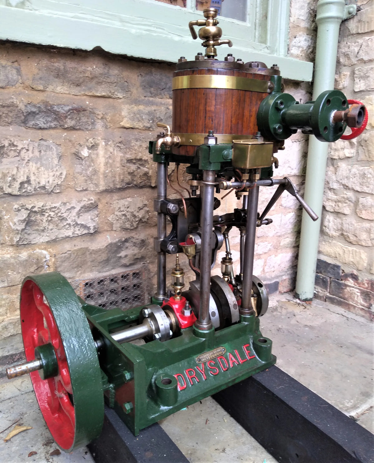 Drysdale vertical engine with reversing gear