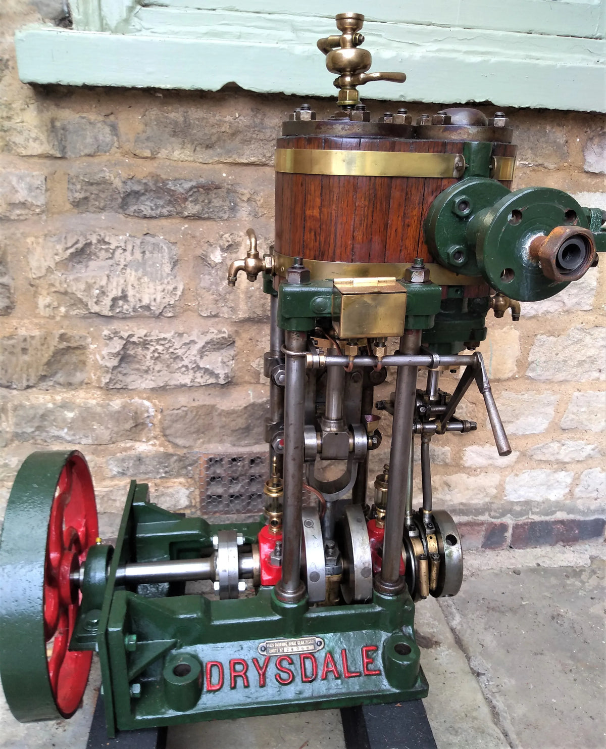 Drysdale vertical engine with reversing gear
