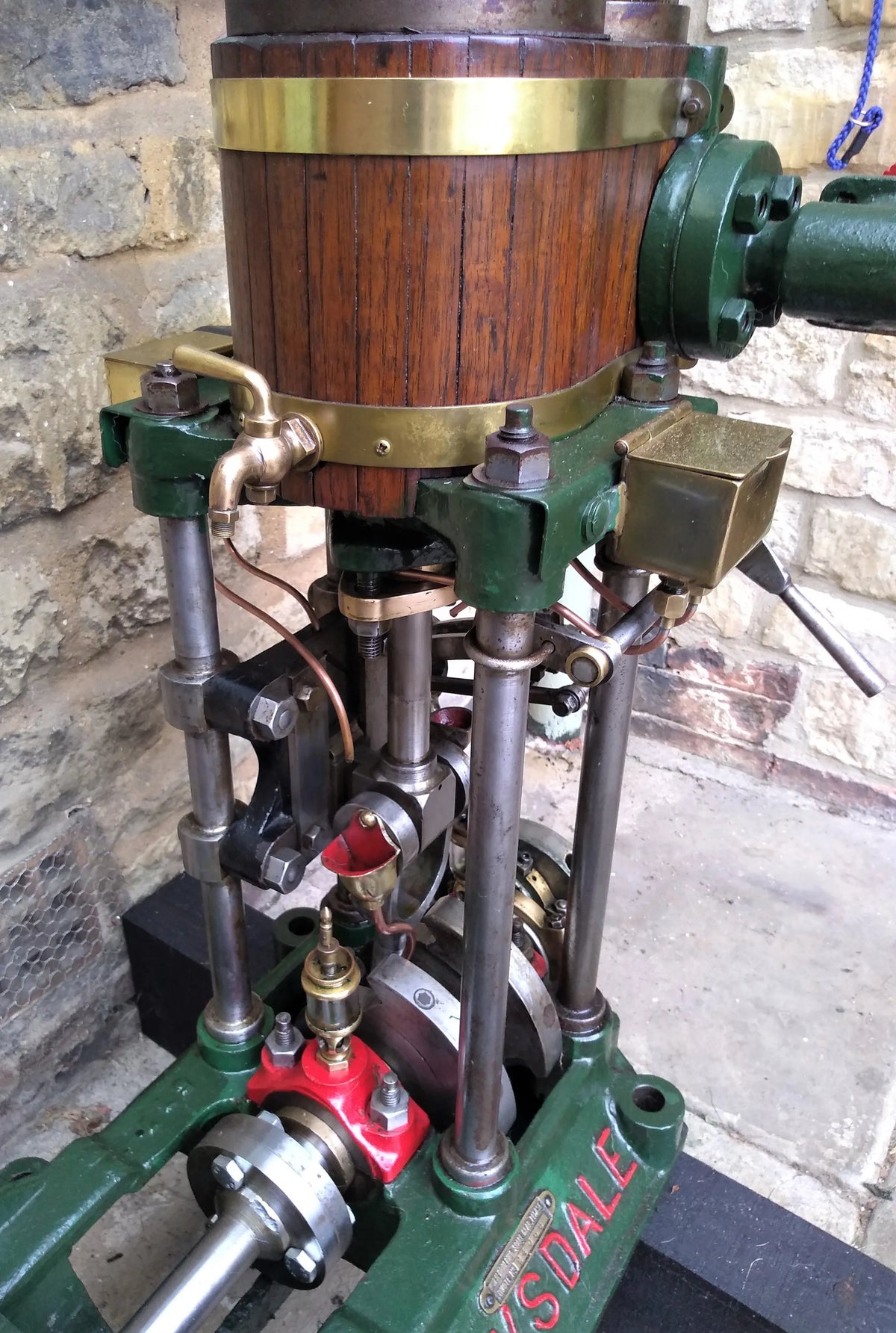 Drysdale vertical engine with reversing gear